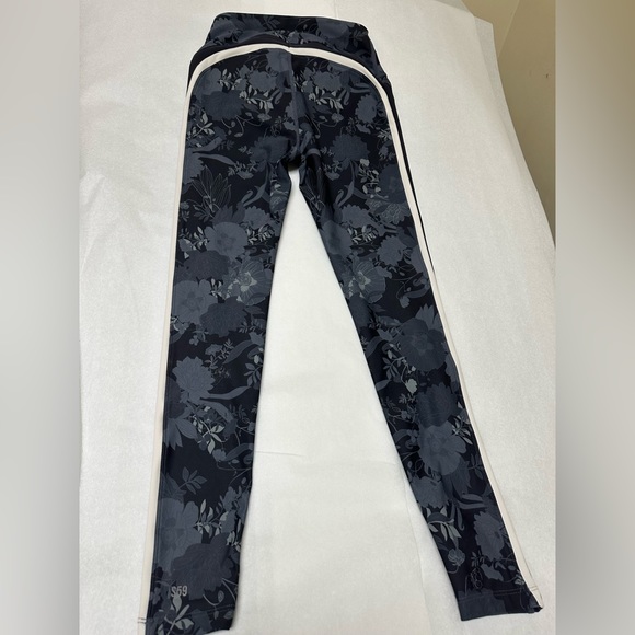 Splits59 Sydney graphite floral leggings 🌼 - Picture 4 of 8